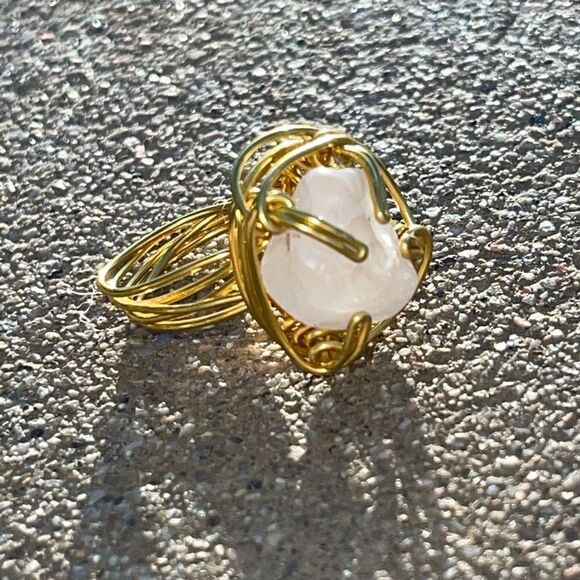 MILKY QUARTZ WIREWRAPPED GEMSTONE CHUNKY RING - Picture 3 of 4